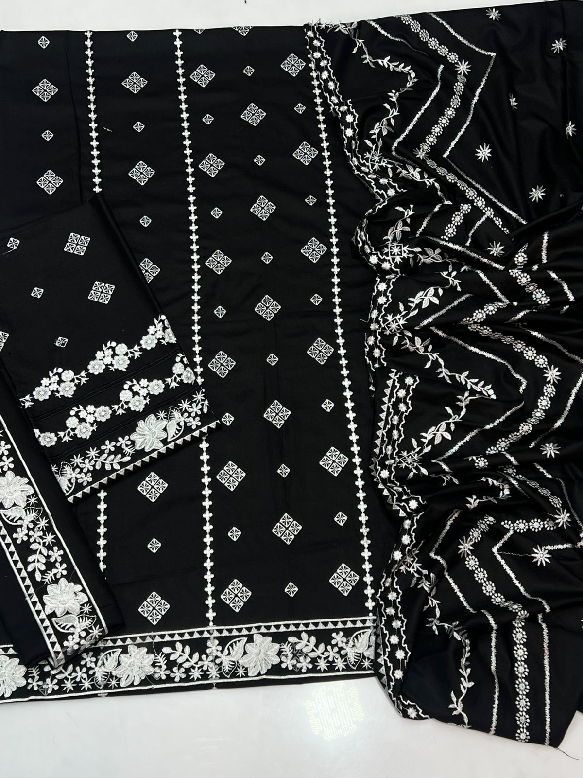 Bareeze Dhanak Embroidered 3 Piece | BZ102| - Trendy Outfits -Anu Jee