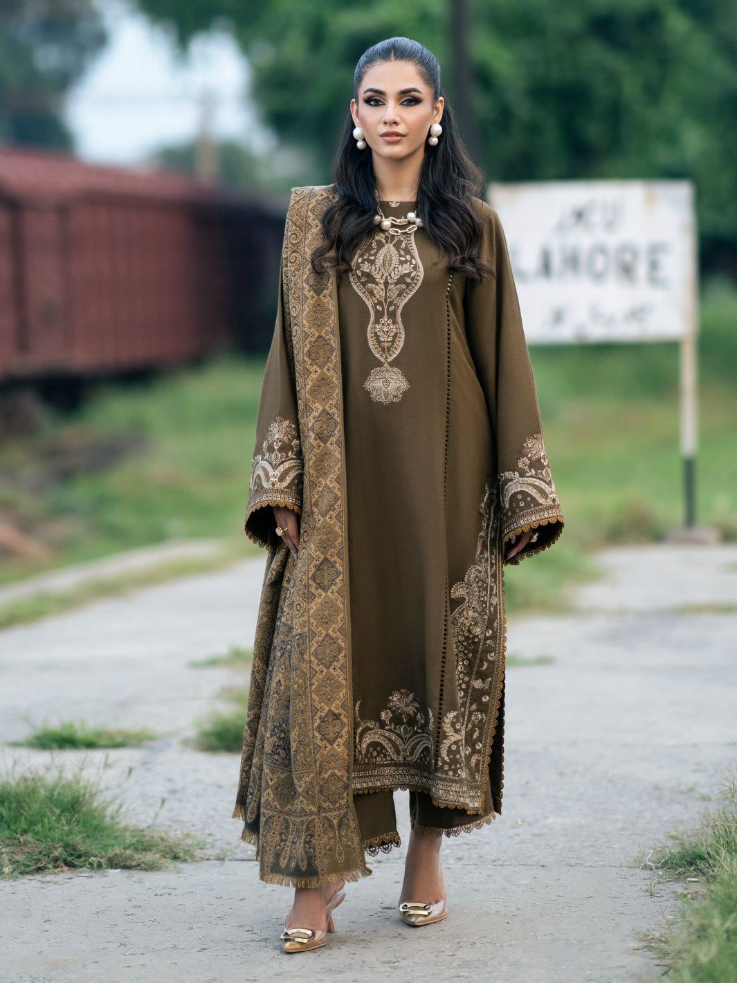 Izel Dhanak Embroidered 3 Piece | IL101